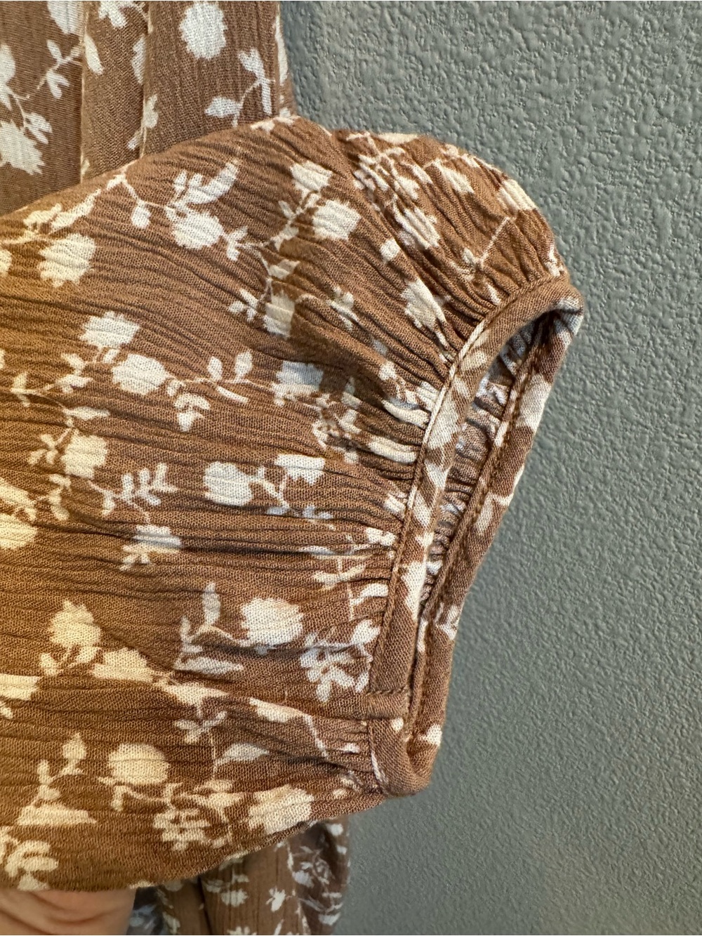 ⭐ 2/$20 Peach Love California Tan Floral Peasant Top - Picture 8 of 9